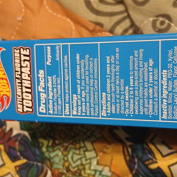 Hot Wheels Anticavity Fluoride Toothpaste - Blue and Red - Picture 6 of 8